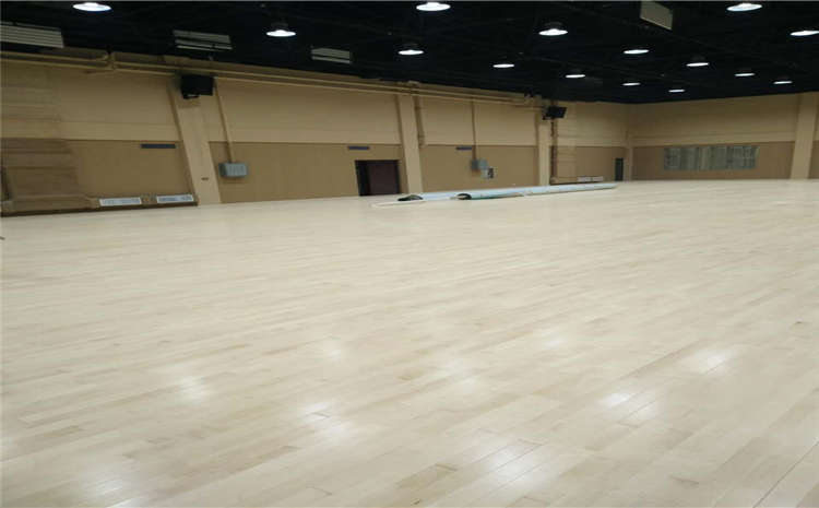 學?;@球場實木地板市場價格表