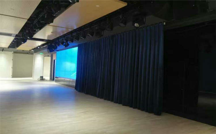 橡膠木籃球場地木地板每平米價格