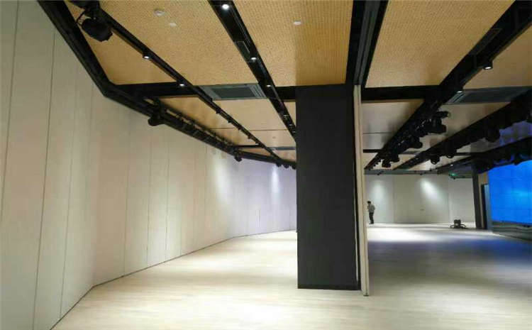 學(xué)校舞臺實(shí)木地板怎么翻新?