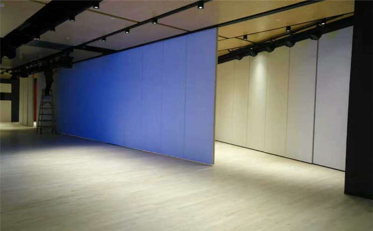 拼接板籃球場地木地板價格是多少錢?