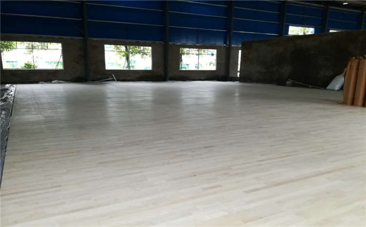 拼接板羽毛球館木地板哪個牌子好?