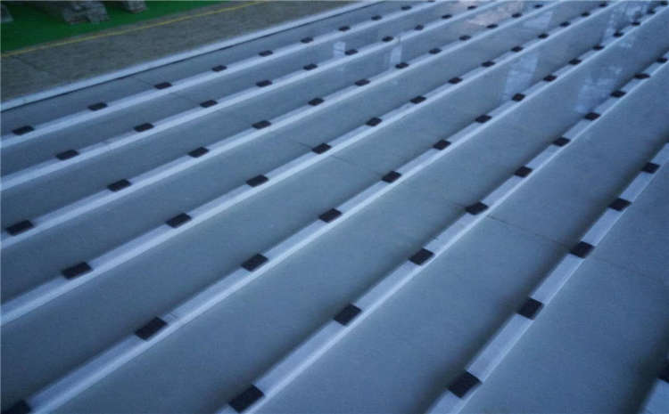 五角楓風(fēng)雨操場地板翻新施工