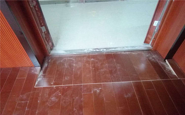 俄勒岡松風雨操場運動地板怎么翻新？