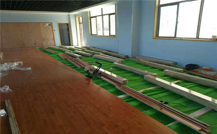 楓木風(fēng)雨操場地板哪個牌子好?