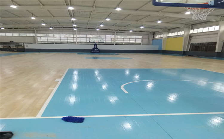 硬木企口風雨操場運動地板怎么維修?