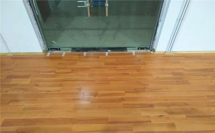 指接板體育運動地板怎么翻新?