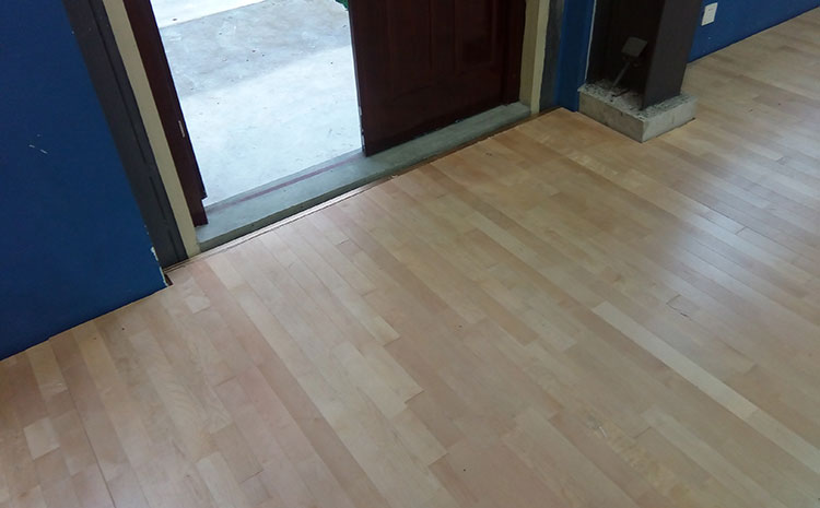 學?;@球木地板造價