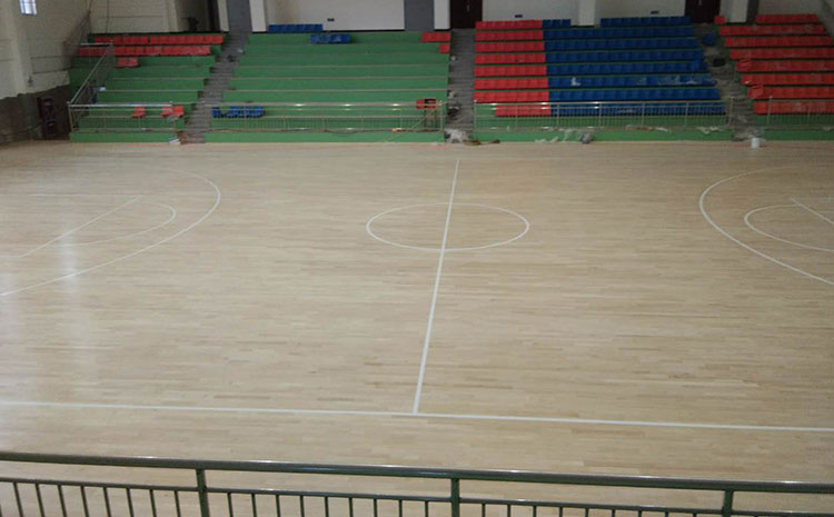專業(yè)的木地板籃球場造價是的多少?
