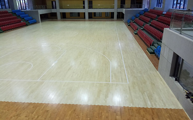 柞木體育館實木地板價格是多少錢?