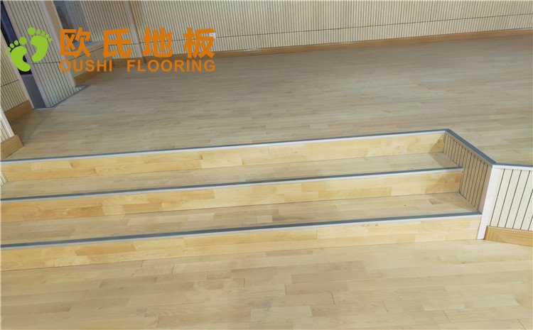 上海豐莊西路綠地小學舞臺木地板案例