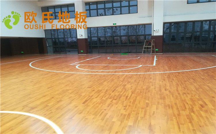 安徽懷寧室內(nèi)籃球館木地板圖片