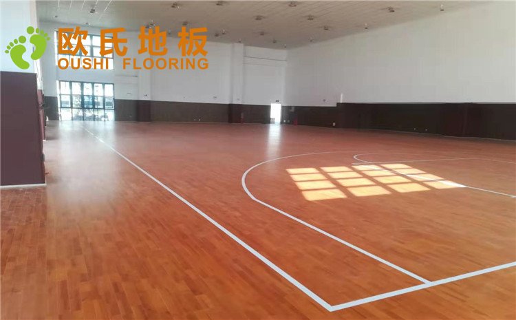 安徽懷寧室內(nèi)籃球館木地板圖片