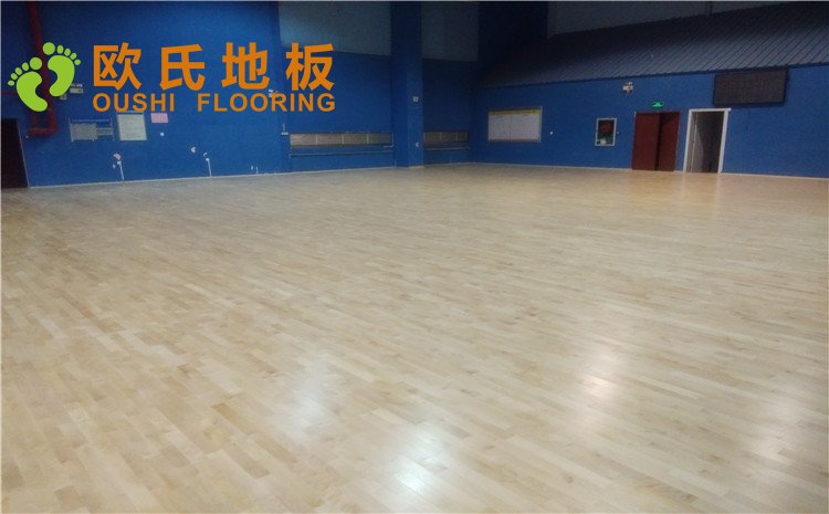 廣西省南寧市**大道111號(hào)羽毛球館木地板