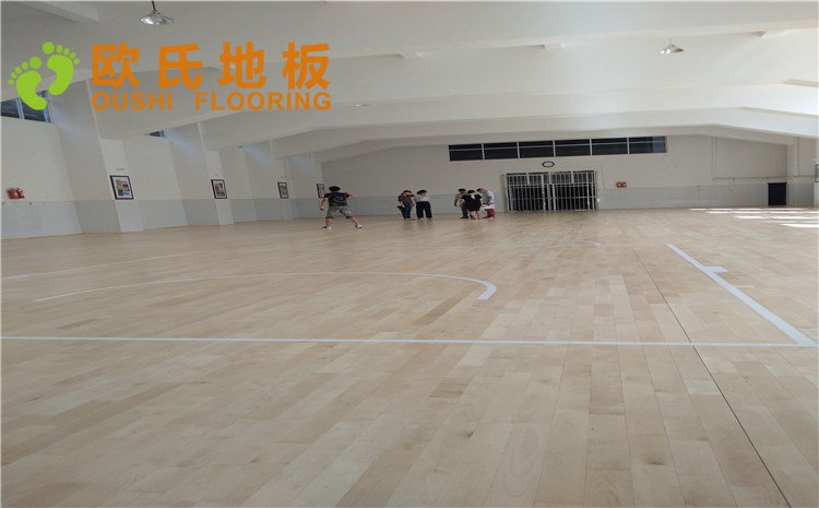 云南省紅河州個舊市綠春小學(xué)體育館木地板項目——?dú)W氏實木運(yùn)動地板