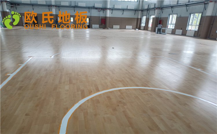 新疆克拉瑪依市獨(dú)山子虹園小區(qū)體育館木地板項(xiàng)目——?dú)W氏實(shí)木運(yùn)動(dòng)地板